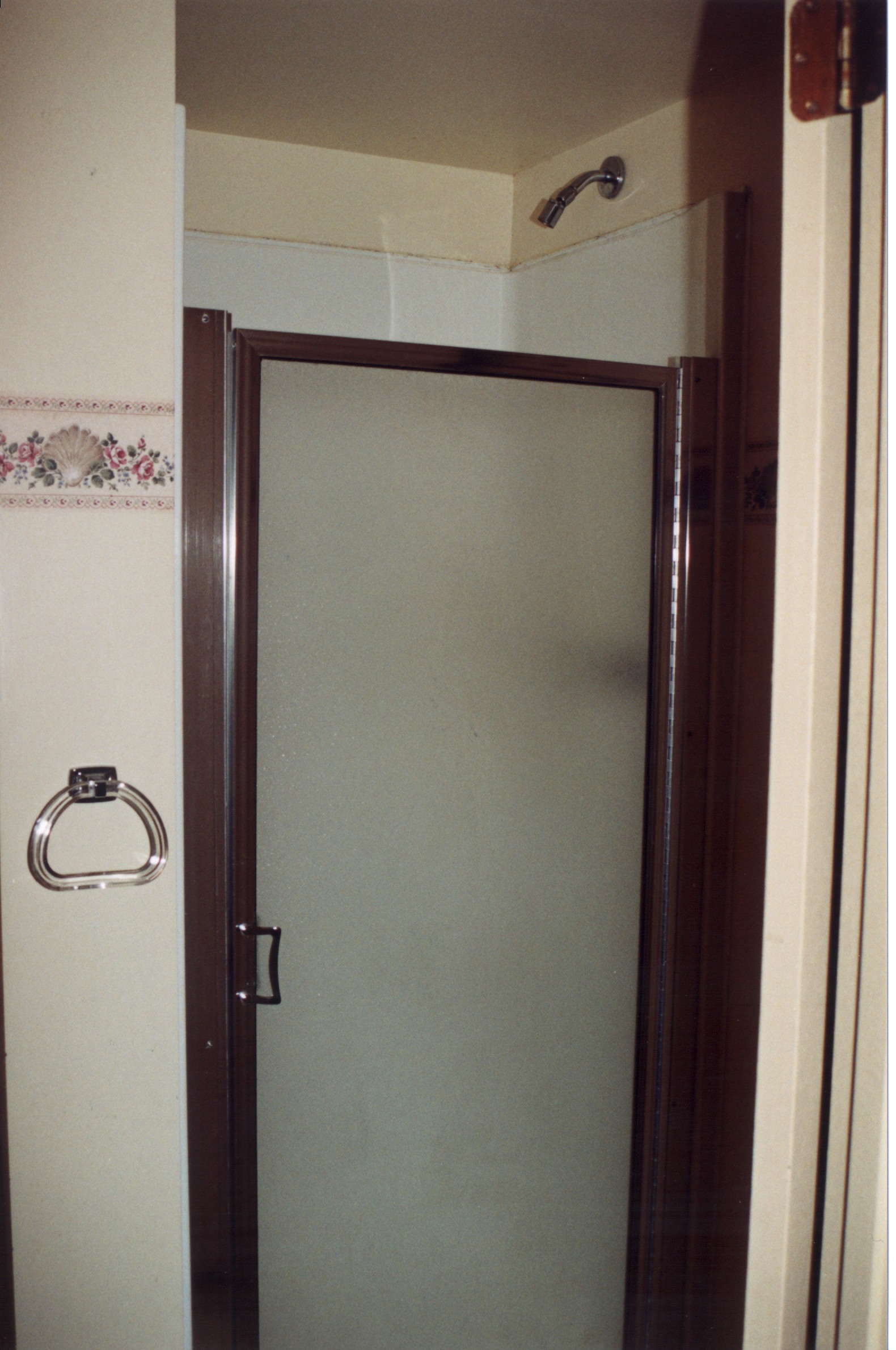 Downstairs-Bathroom-1.jpg, 606696 bytes, 5/28/00