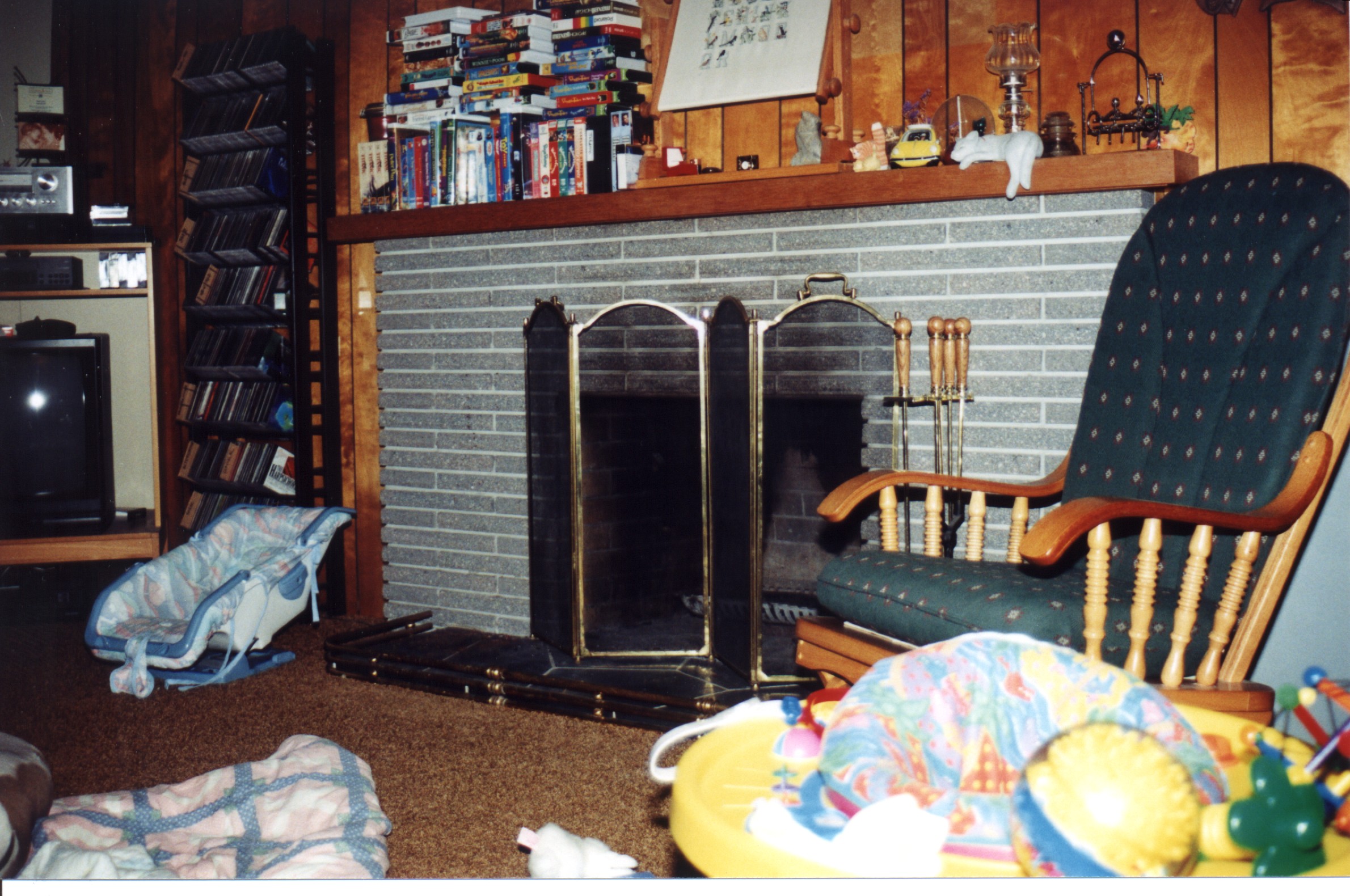 Livingroom-2.jpg, 782087 bytes, 5/28/00