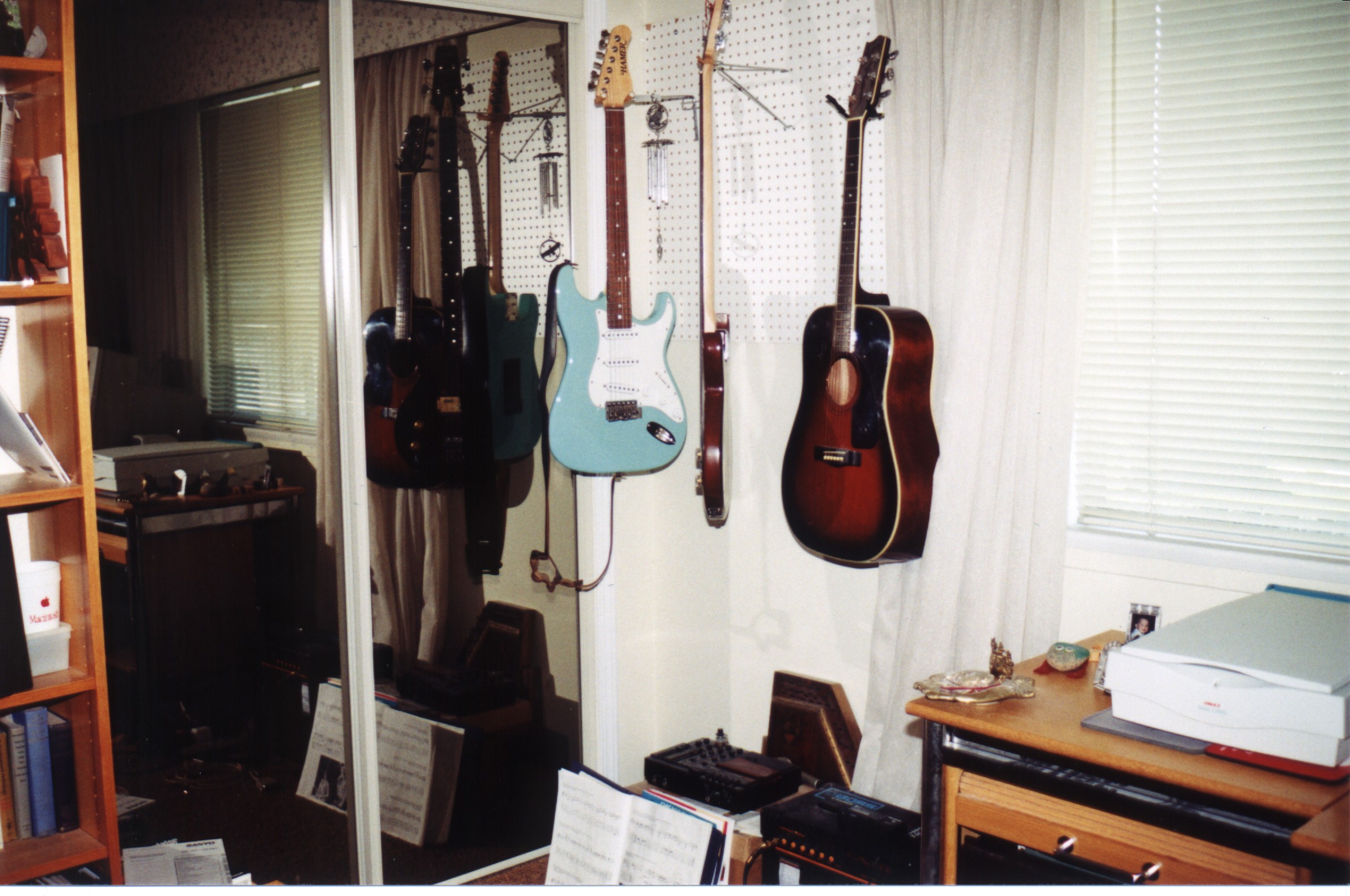 Terry-Office-2.jpg, 634601 bytes, 5/28/00