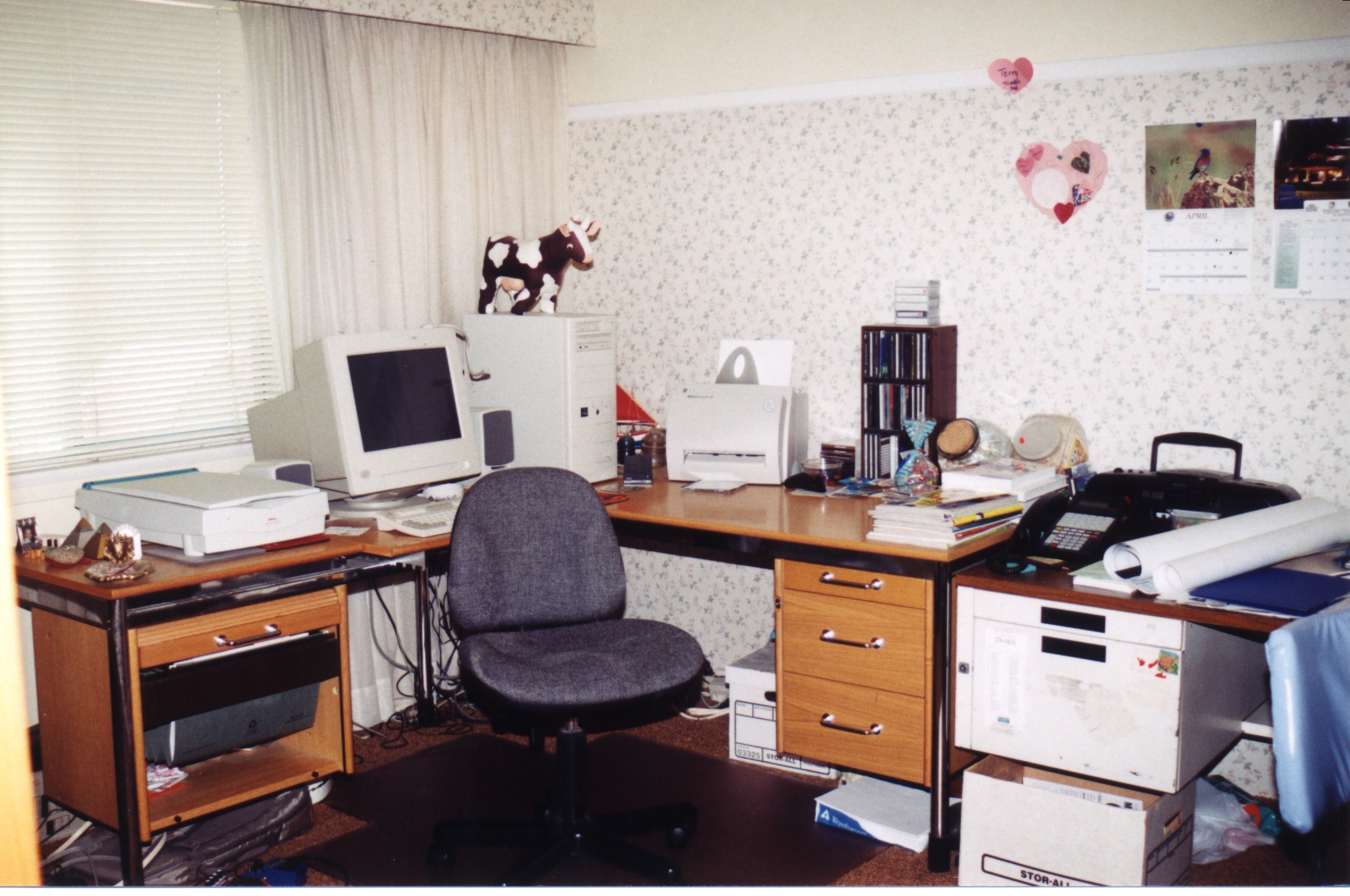 Terry-Office-3.jpg, 685187 bytes, 5/28/00