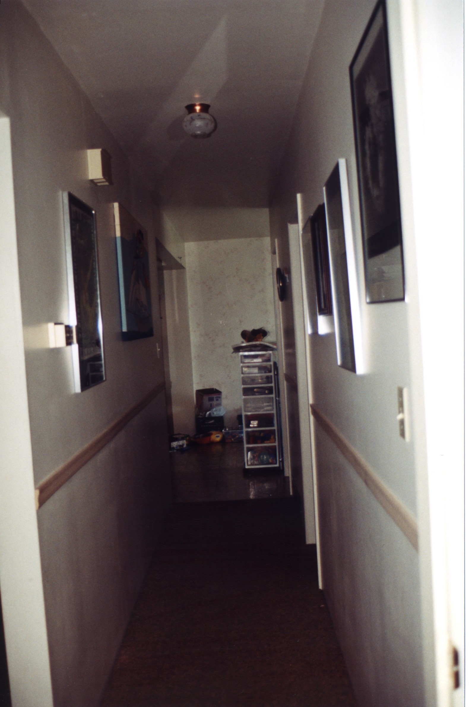 Upper-Hallway-1.jpg, 525434 bytes, 5/28/00