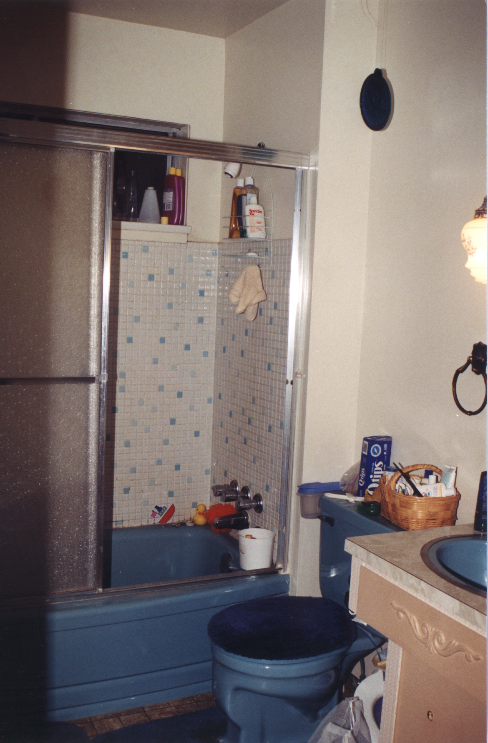 Upstairs-Bathroom-2.jpg, 657293 bytes, 6/08/00