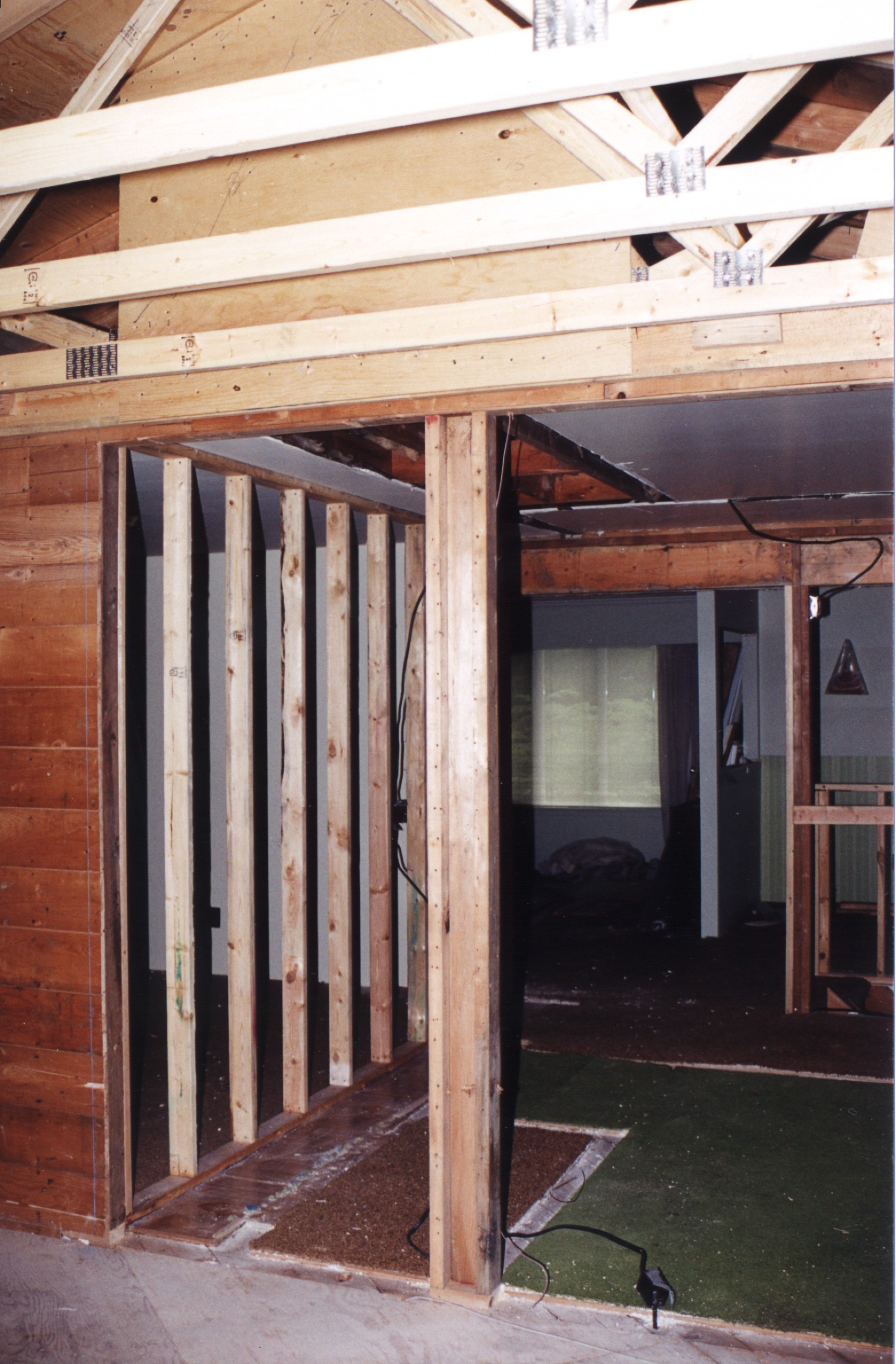 Box-Room-3.jpg, 678695 bytes, 6/11/00