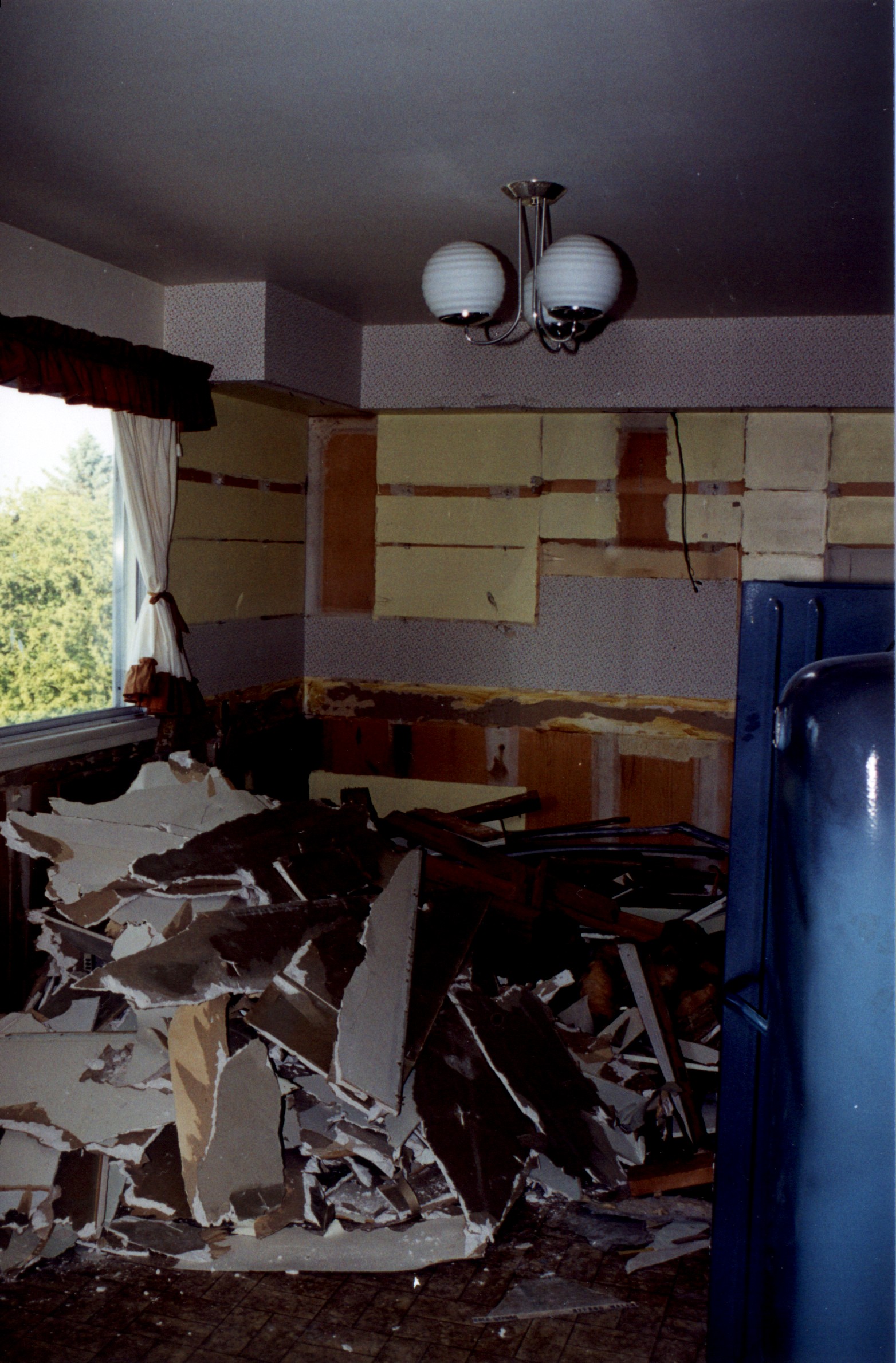 Kitchen-1.jpg, 720634 bytes, 6/13/00