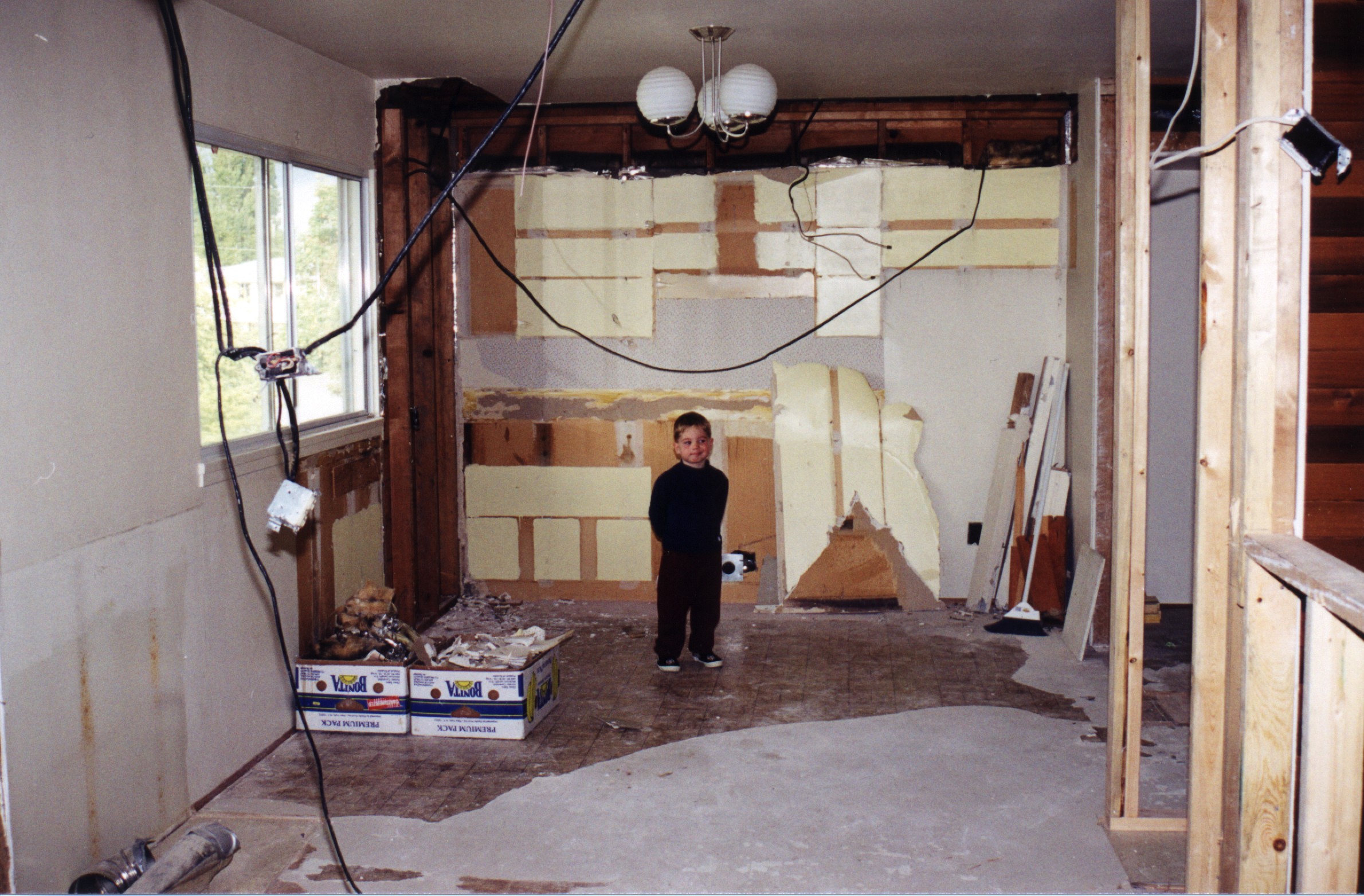 Kitchen-2.jpg, 779170 bytes, 6/13/00