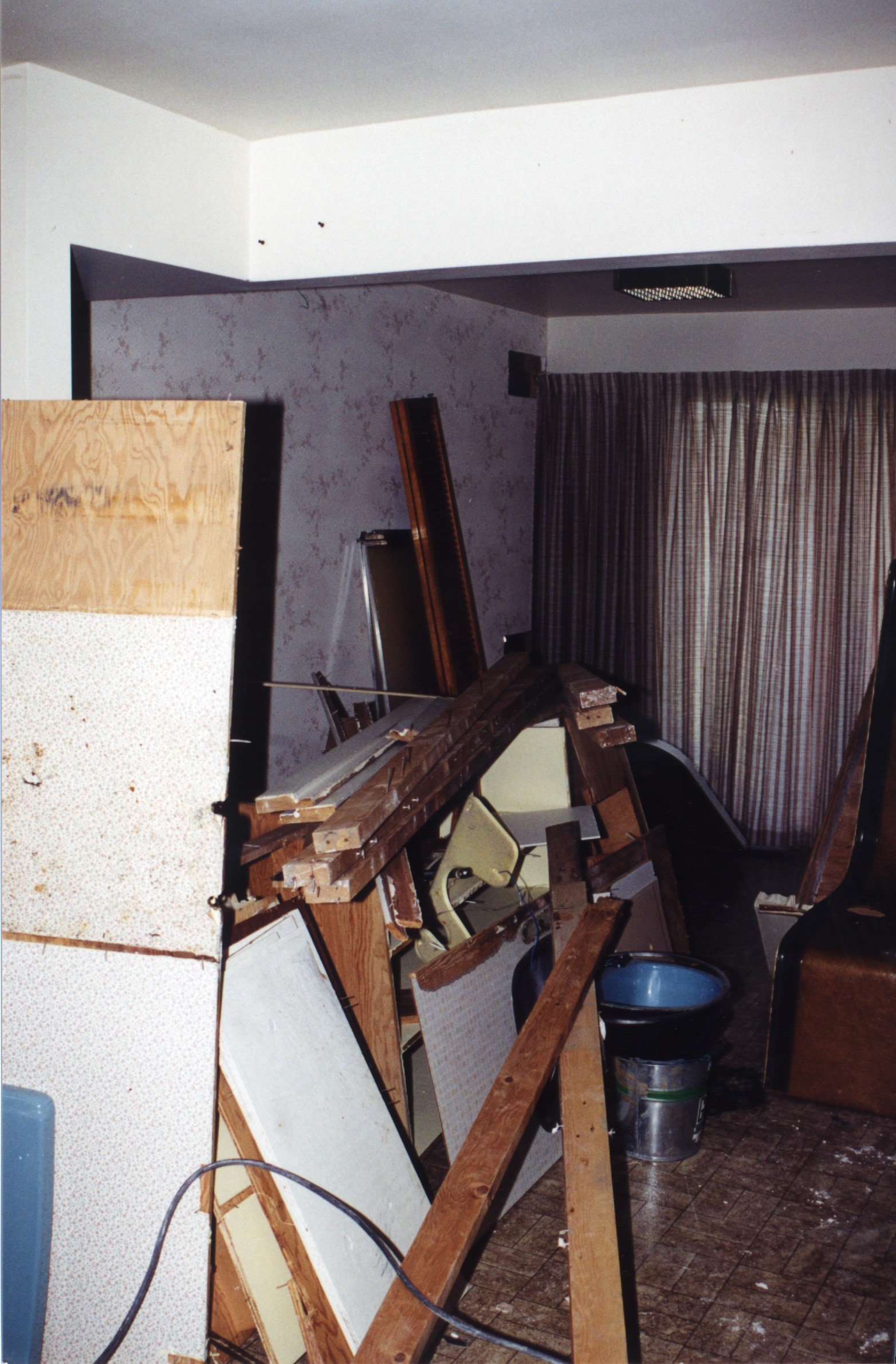 Toy-Room-1.jpg, 720277 bytes, 6/12/00