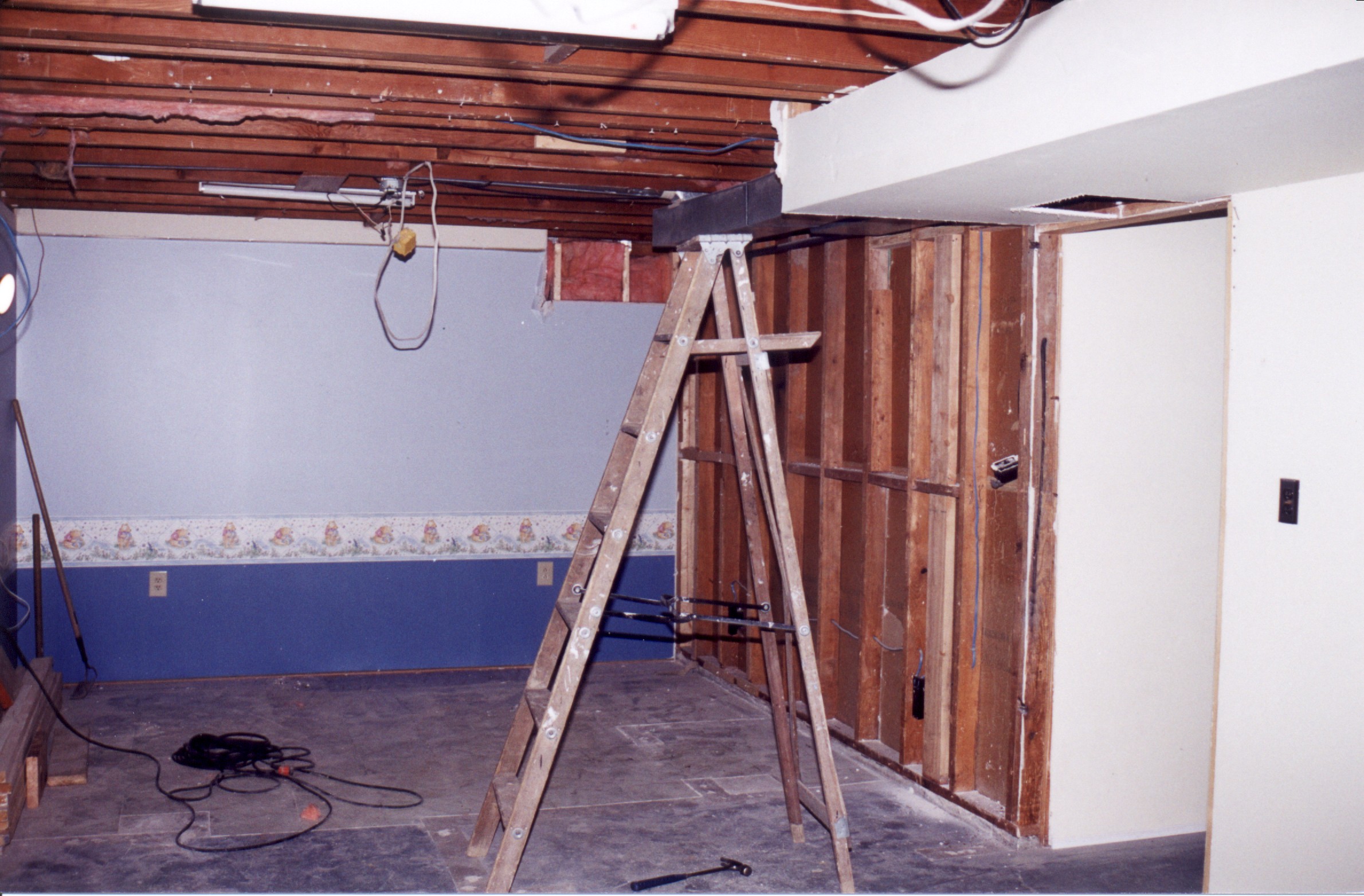 Tristan-Bedroom-1.jpg, 697414 bytes, 6/11/00