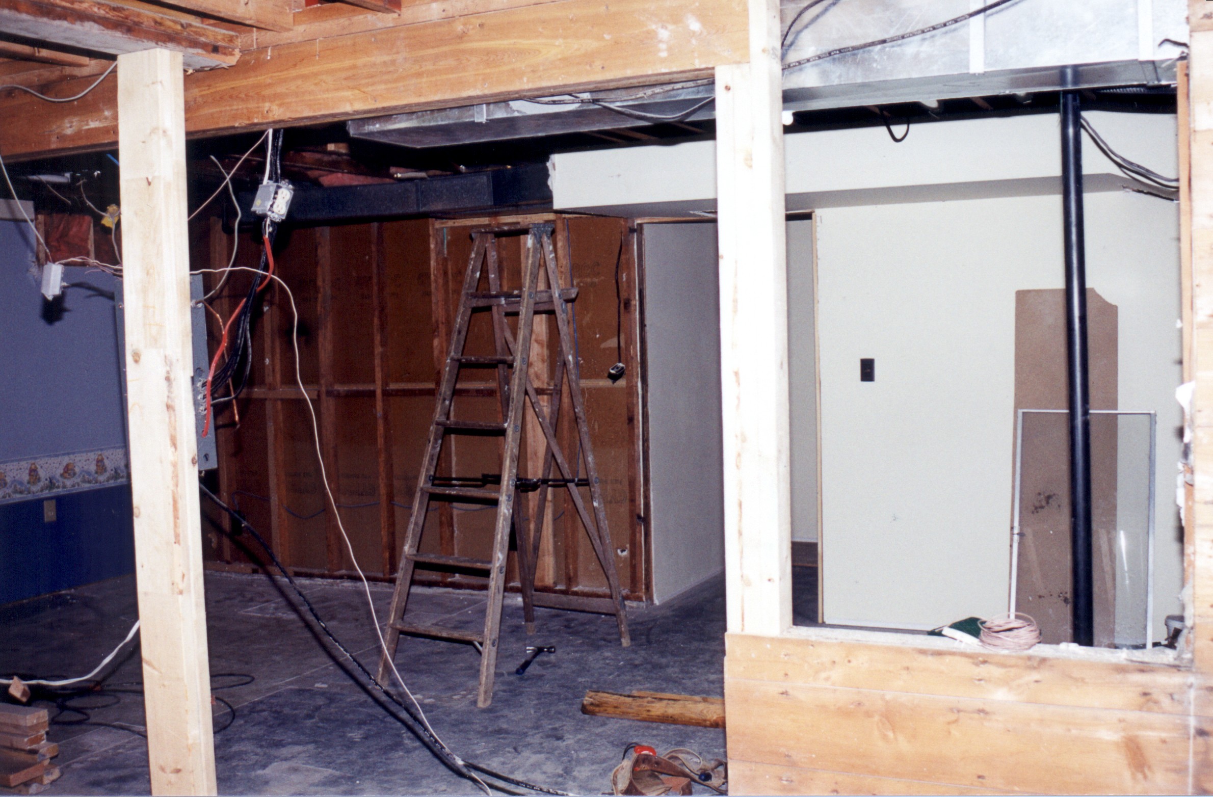 Tristan-Bedroom-2.jpg, 716518 bytes, 6/11/00