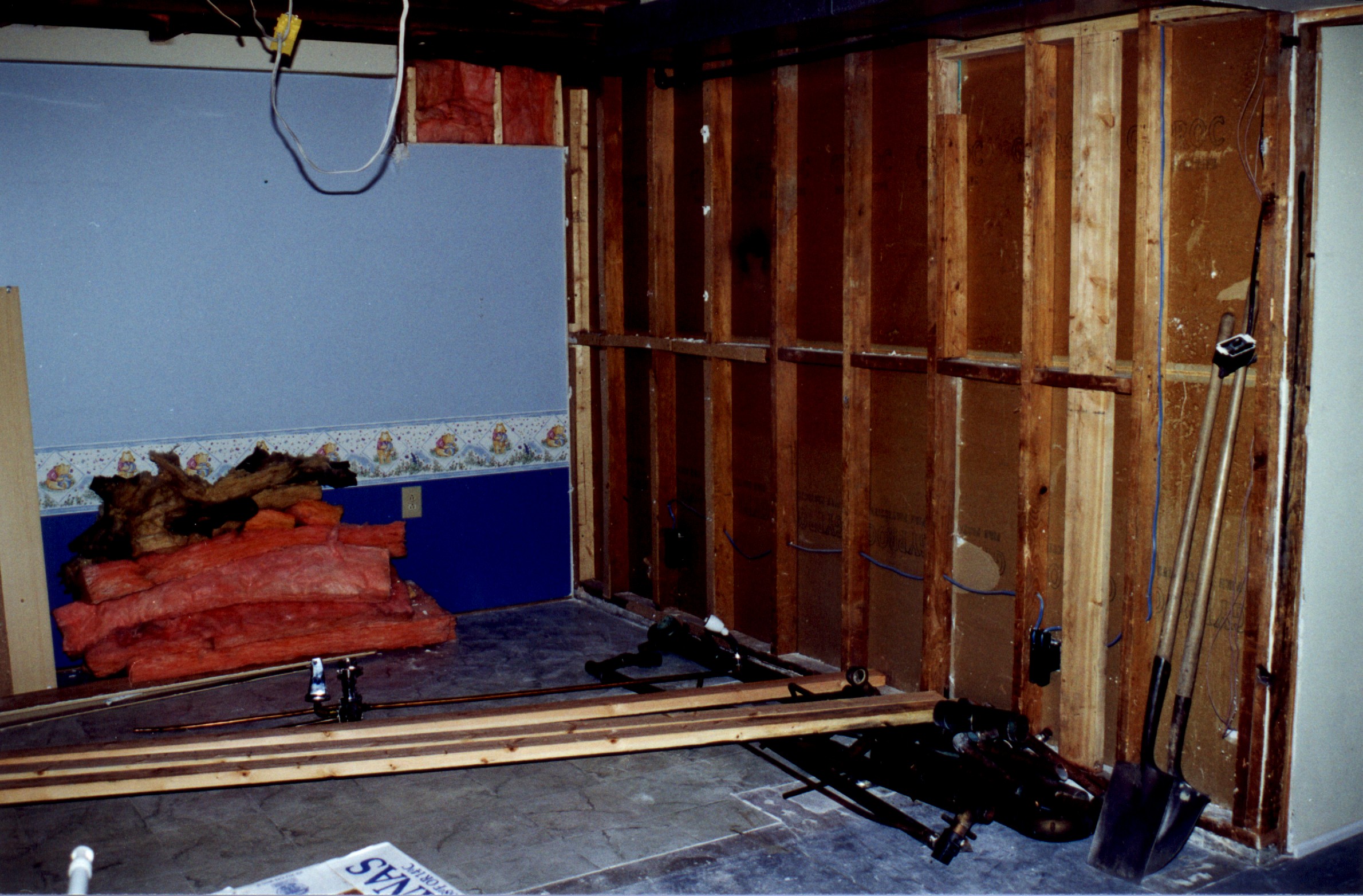 Tristan-Bedroom-3.jpg, 802192 bytes, 6/12/00