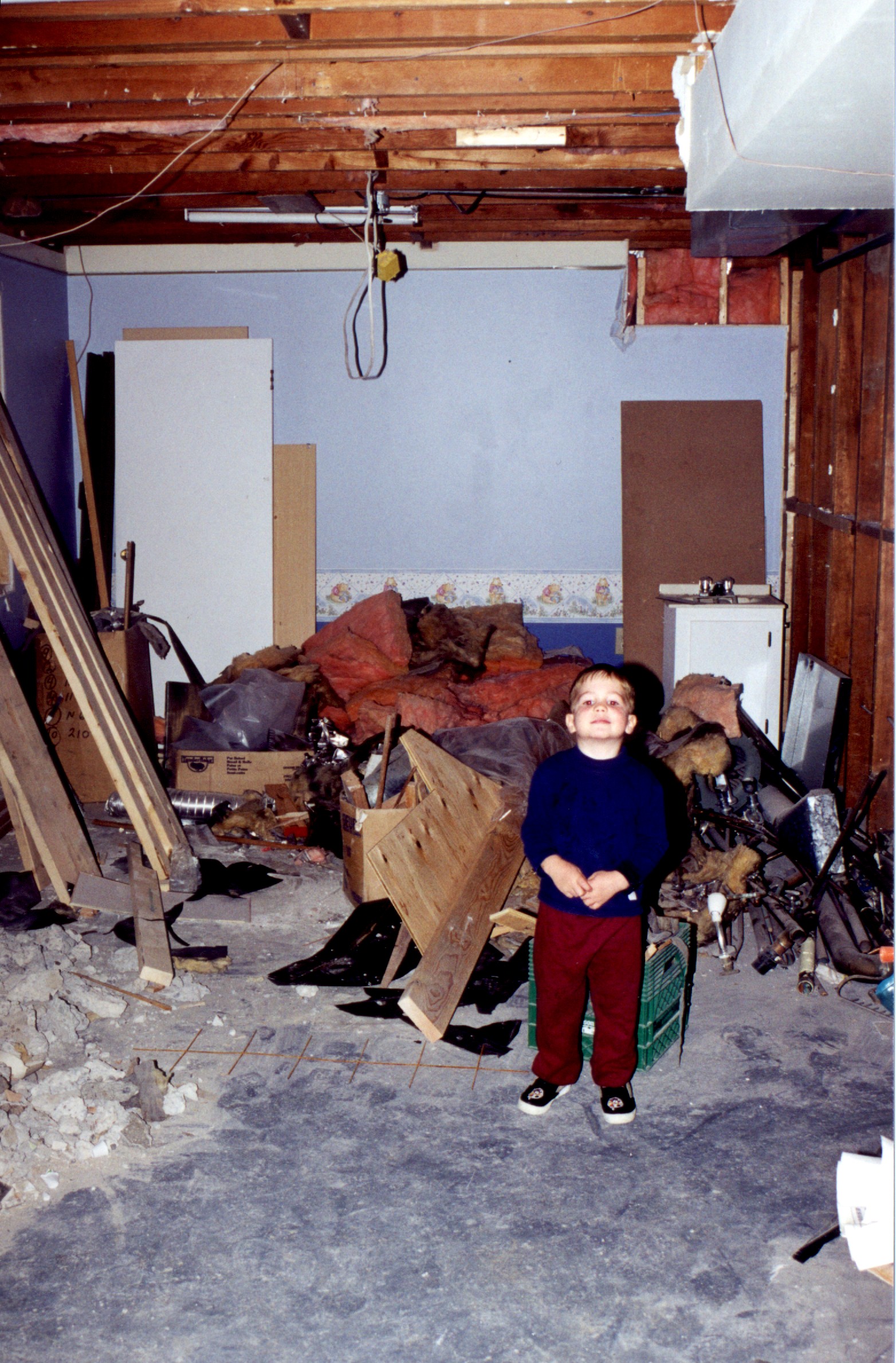 Tristan-Bedroom-4.jpg, 889103 bytes, 6/14/00