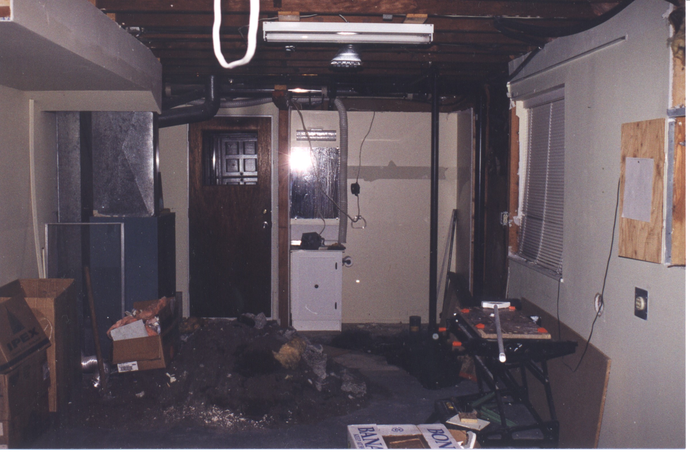 Utility-1.jpg, 644415 bytes, 6/18/00