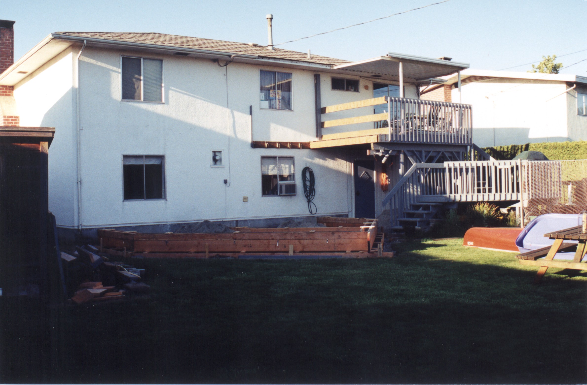 Back-1.jpg, 615412 bytes, 6/10/00