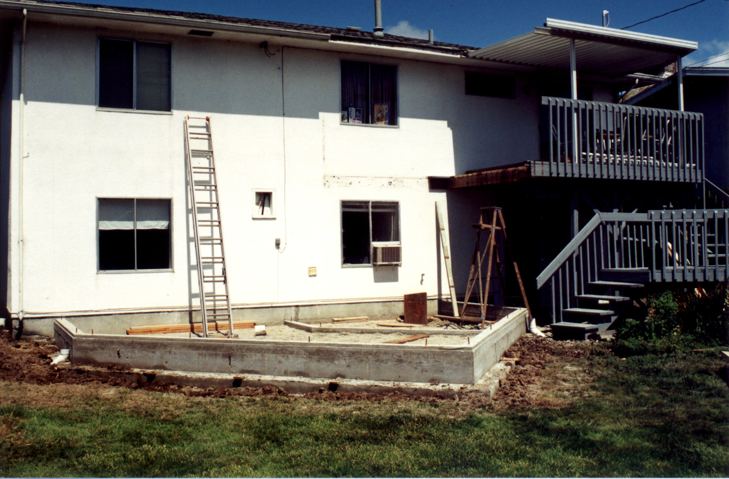 Back-2.jpg, 825846 bytes, 6/10/00