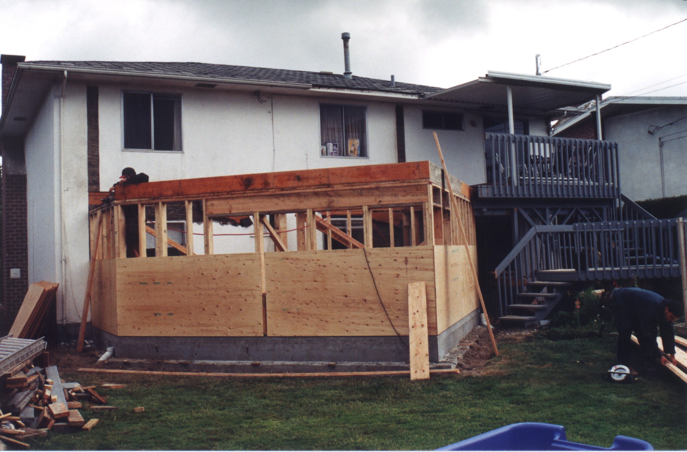 Back-3.jpg, 676291 bytes, 6/10/00