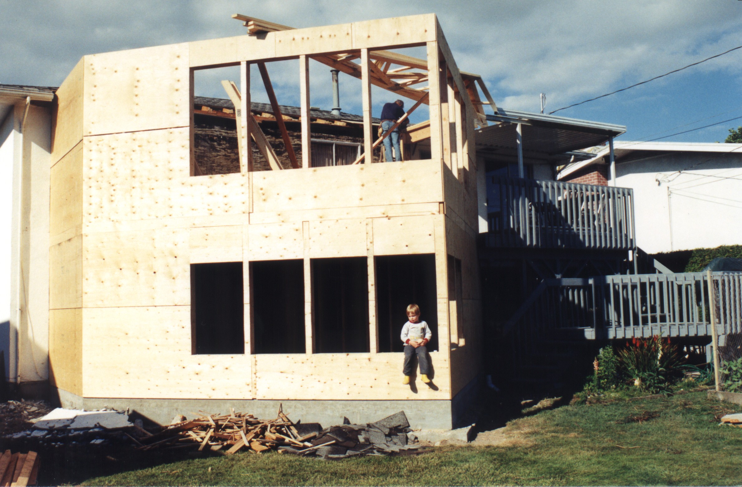 Back-4.jpg, 716845 bytes, 6/10/00