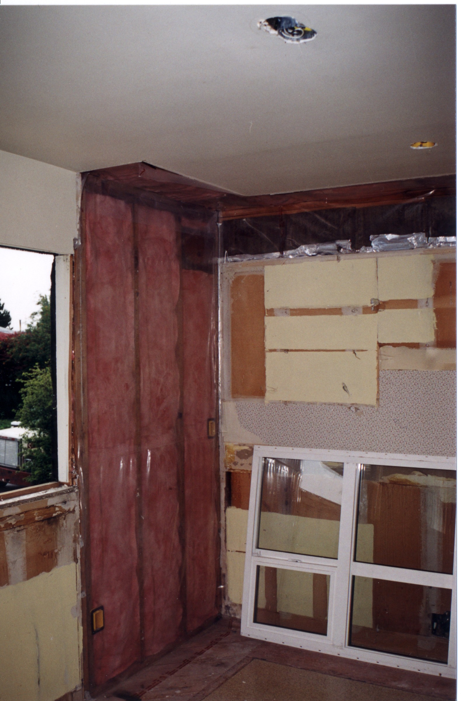 Kitchen-2.jpg, 652048 bytes, 10/21/00