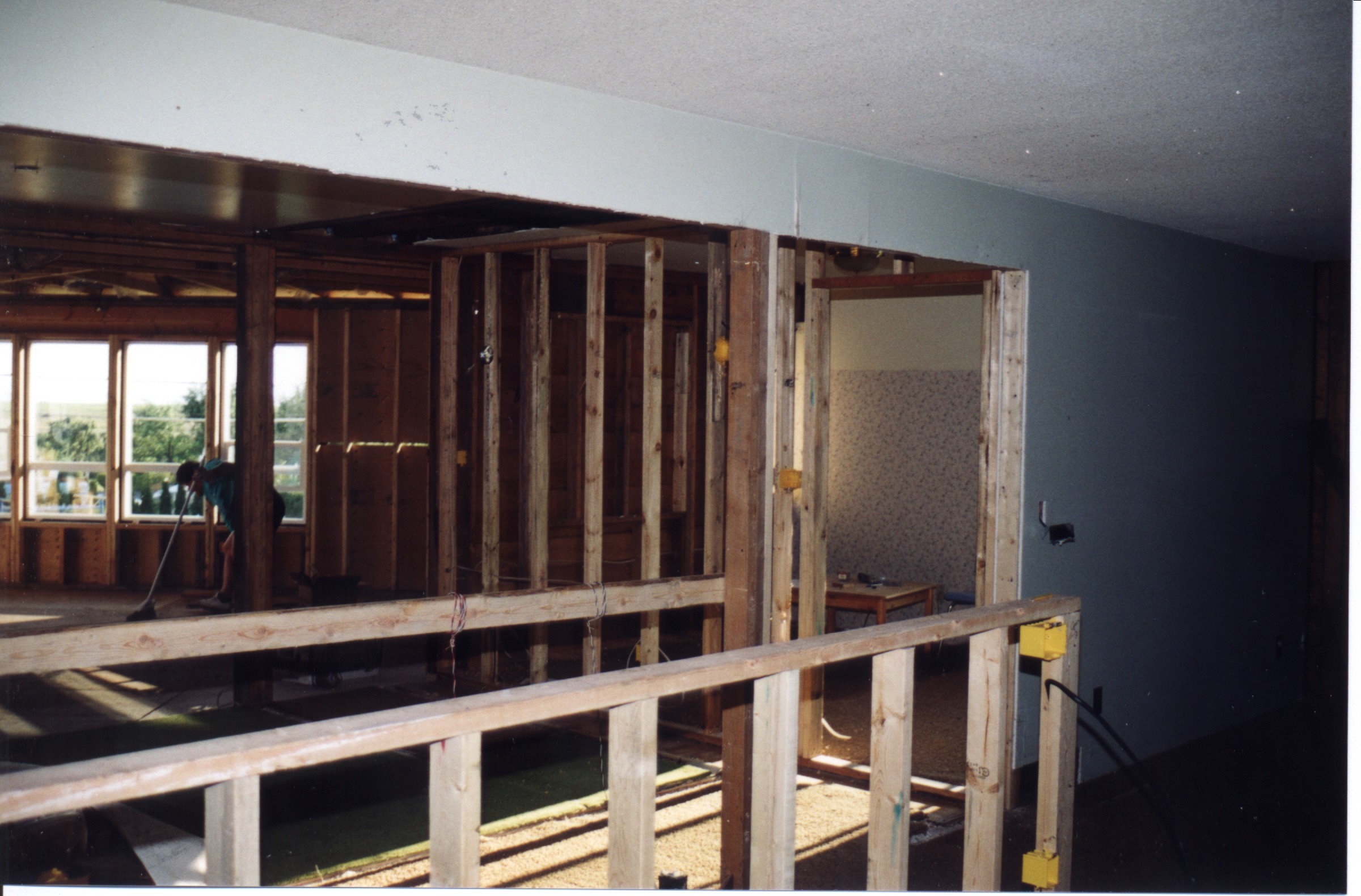 Living-Room-4.jpg, 615004 bytes, 7/29/00