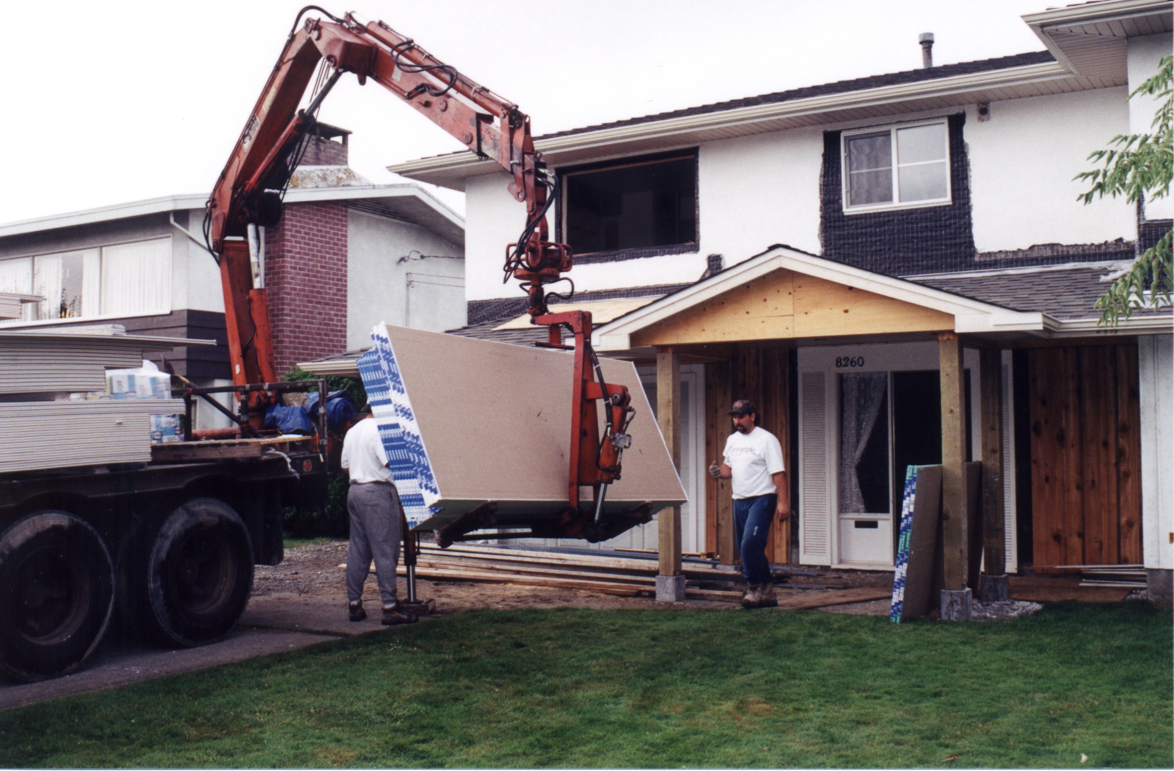 Front-4.jpg, 733985 bytes, 6/18/00