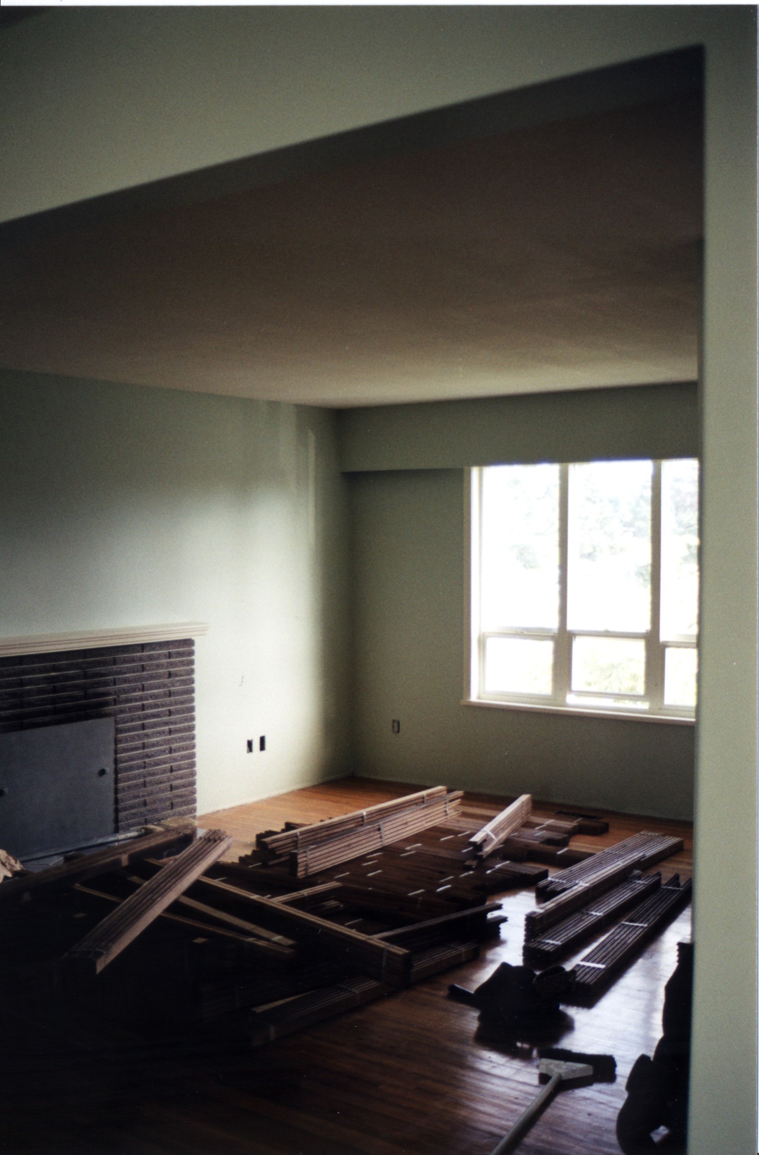 Family-Room-2.jpg, 592523 bytes, 11/01/00