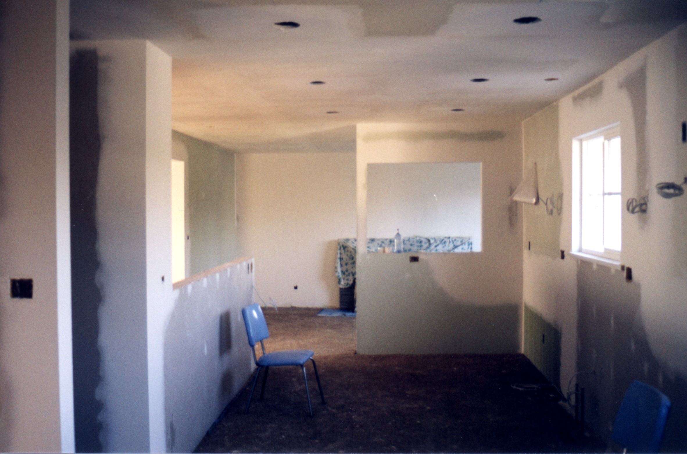 Kitchen-2.jpg, 700945 bytes, 10/22/00