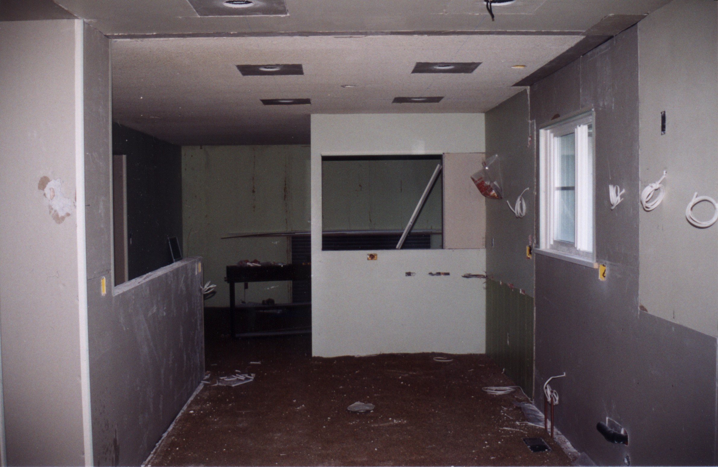 Kitchen-7.jpg, 581645 bytes, 1/26/01