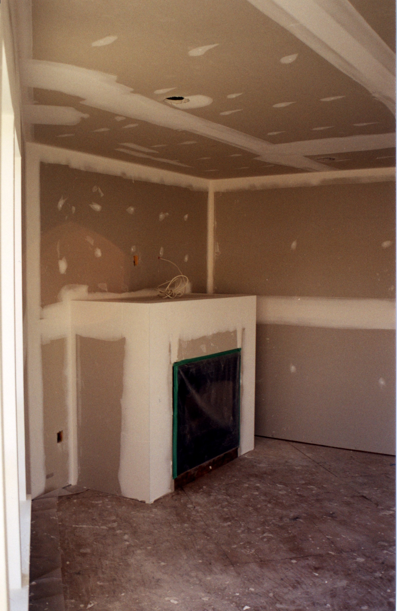 Living-Room-9.jpg, 674822 bytes, 1/27/01