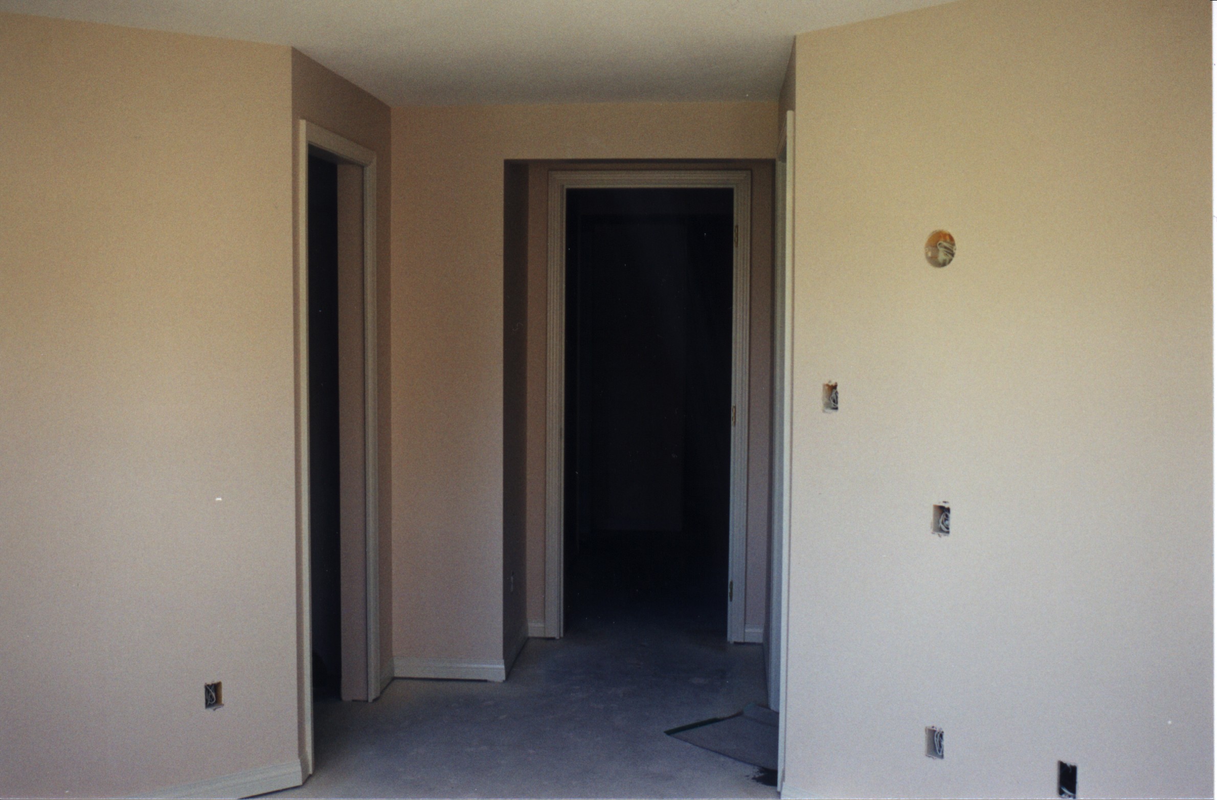 Master-Bedroom-3.jpg, 577427 bytes, 11/01/00