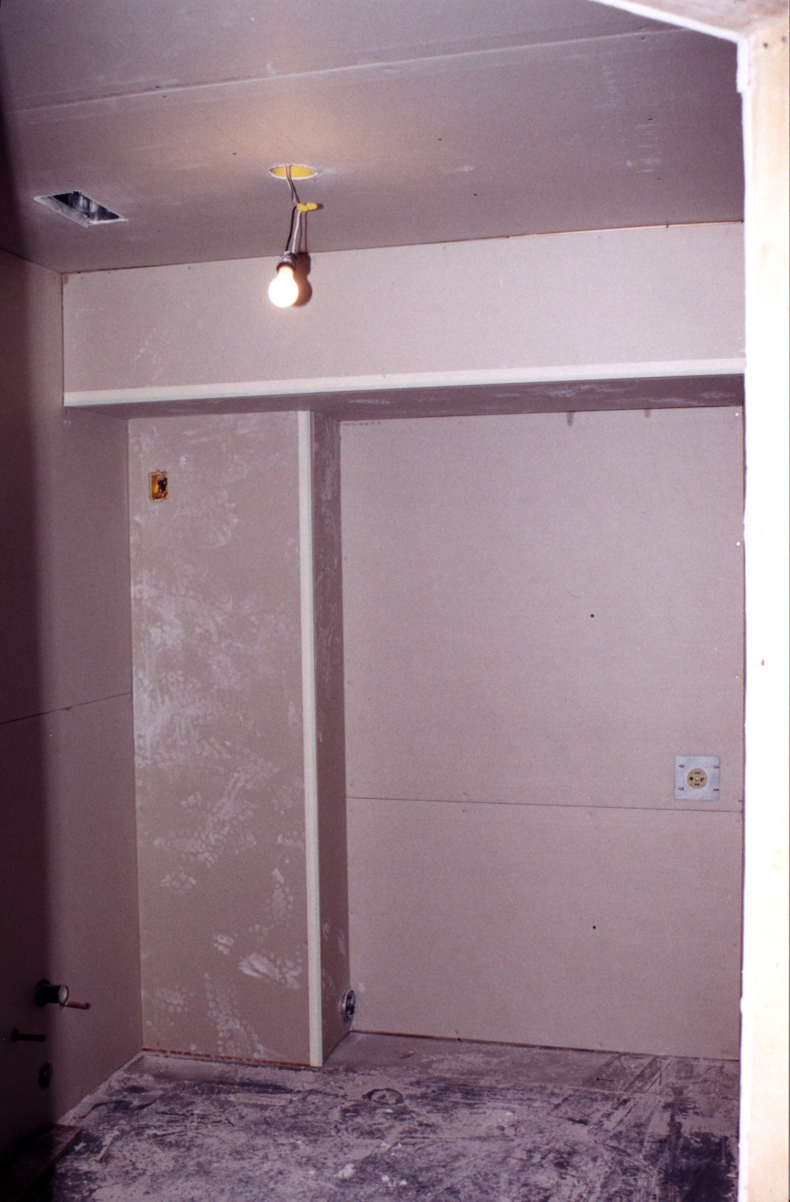 Utility-1.jpg, 667126 bytes, 11/01/00