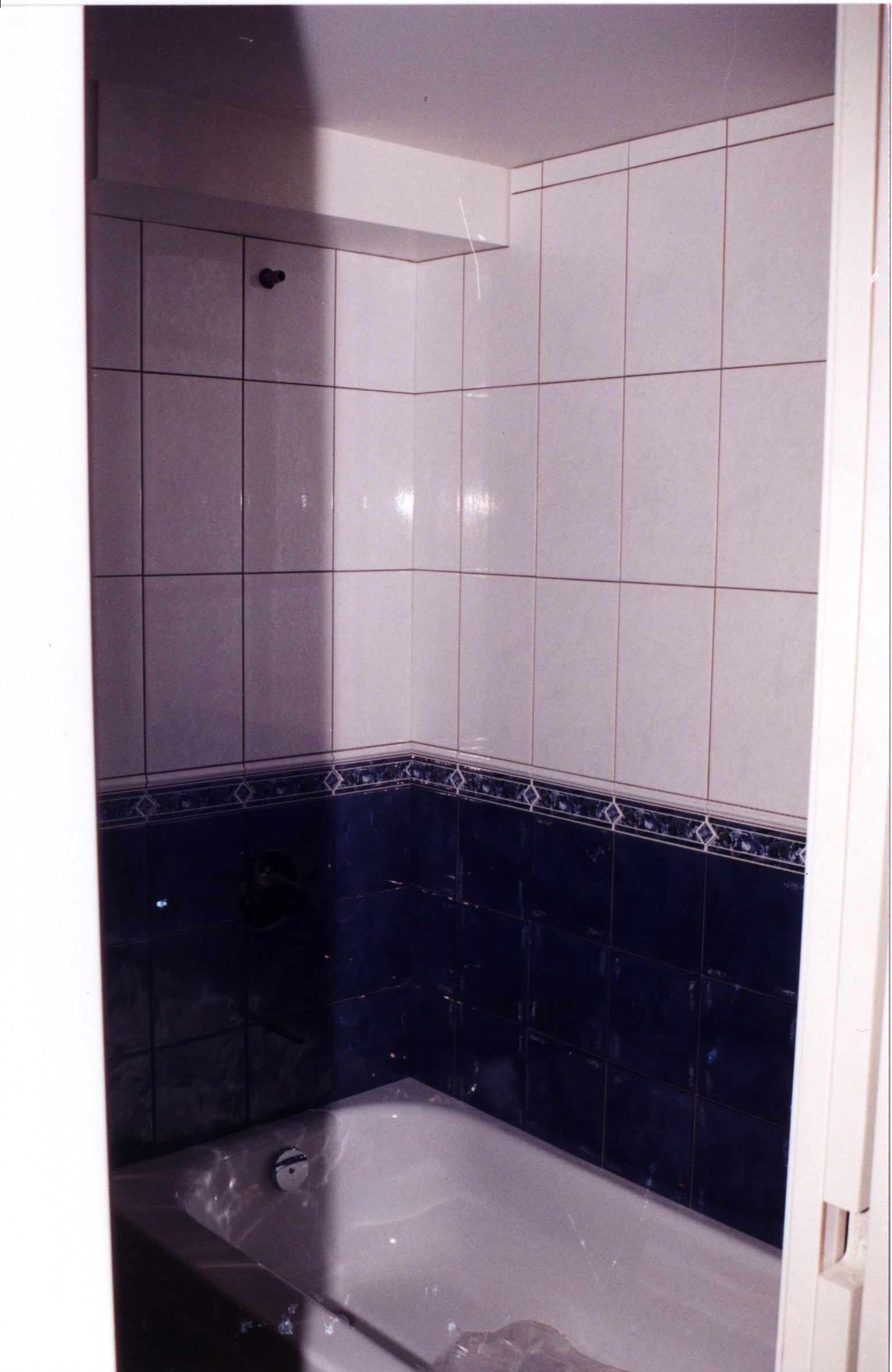 Boys-Bathroom-2.jpg, 552951 bytes, 1/27/01