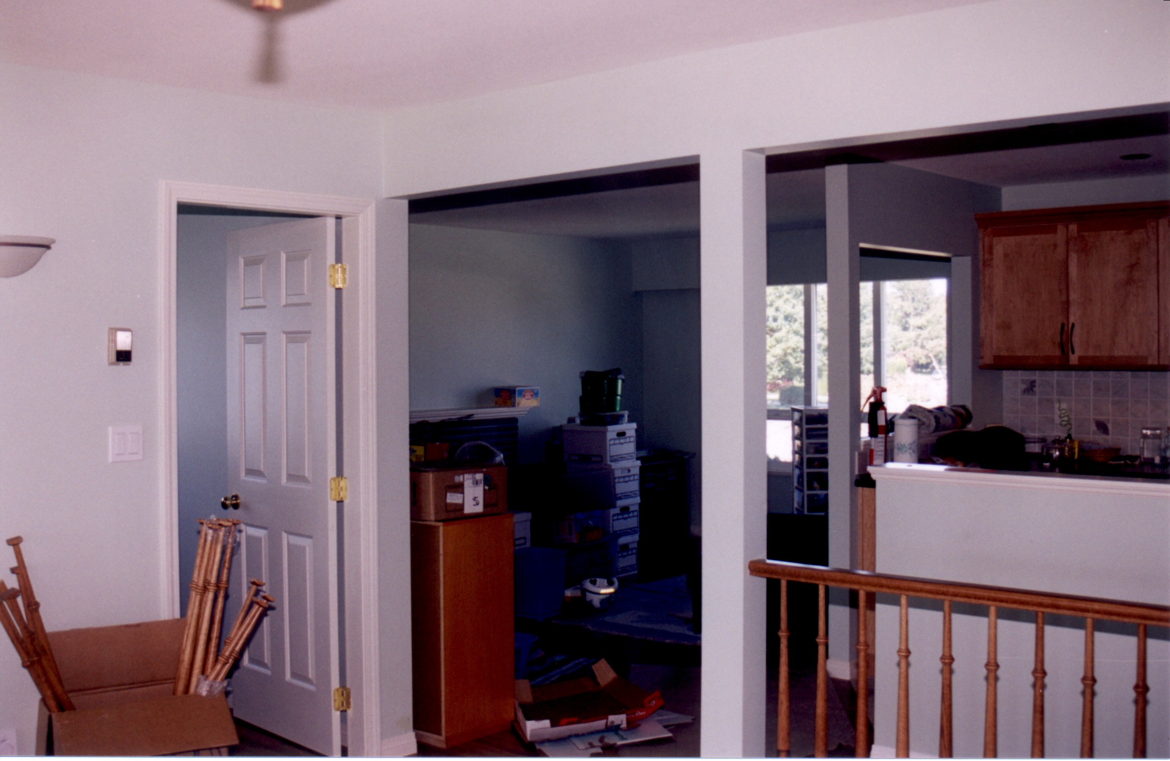 Family-Room-1.jpg, 560010 bytes, 1/28/01