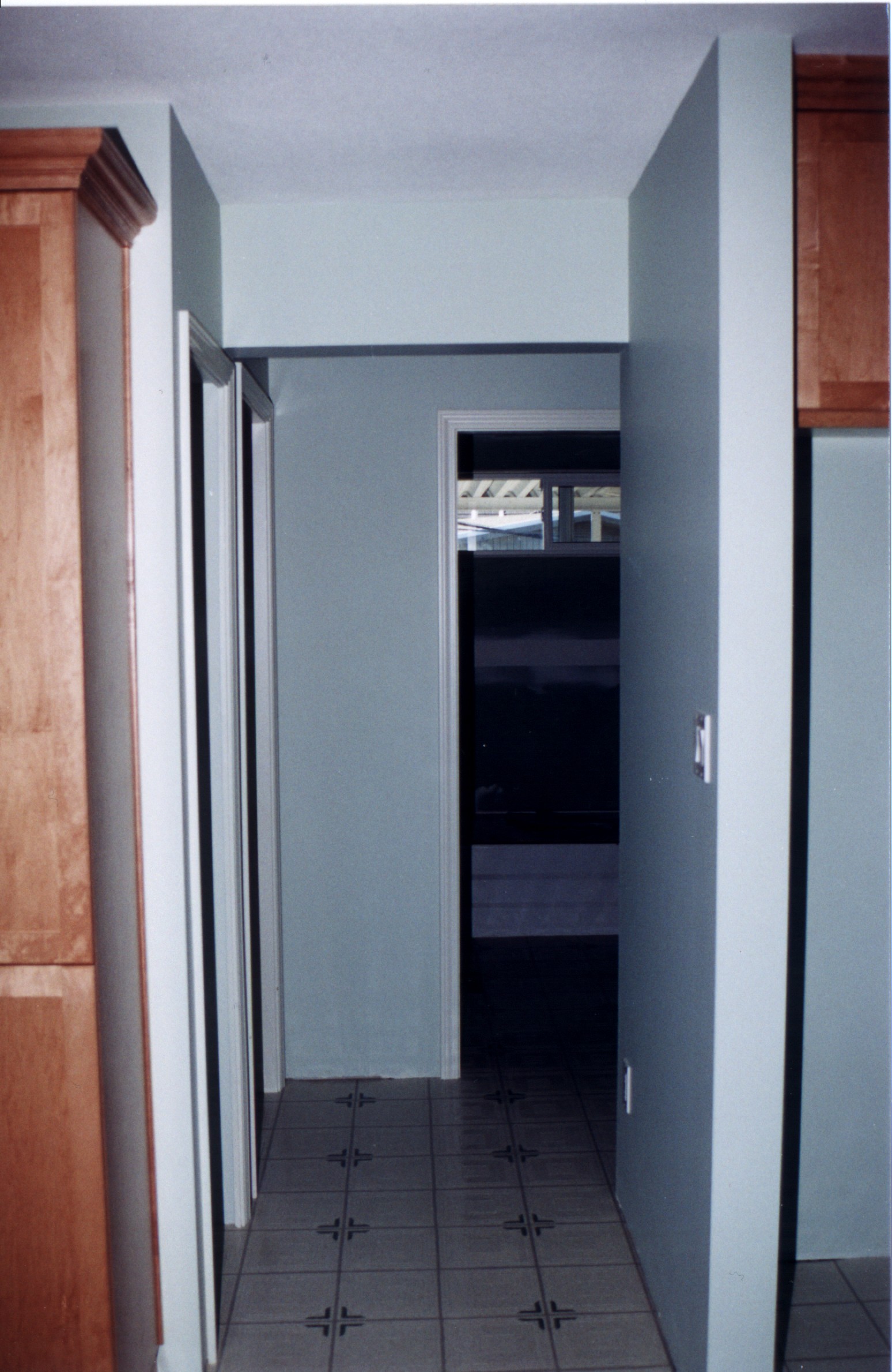 Kitchen-1.jpg, 598638 bytes, 1/27/01