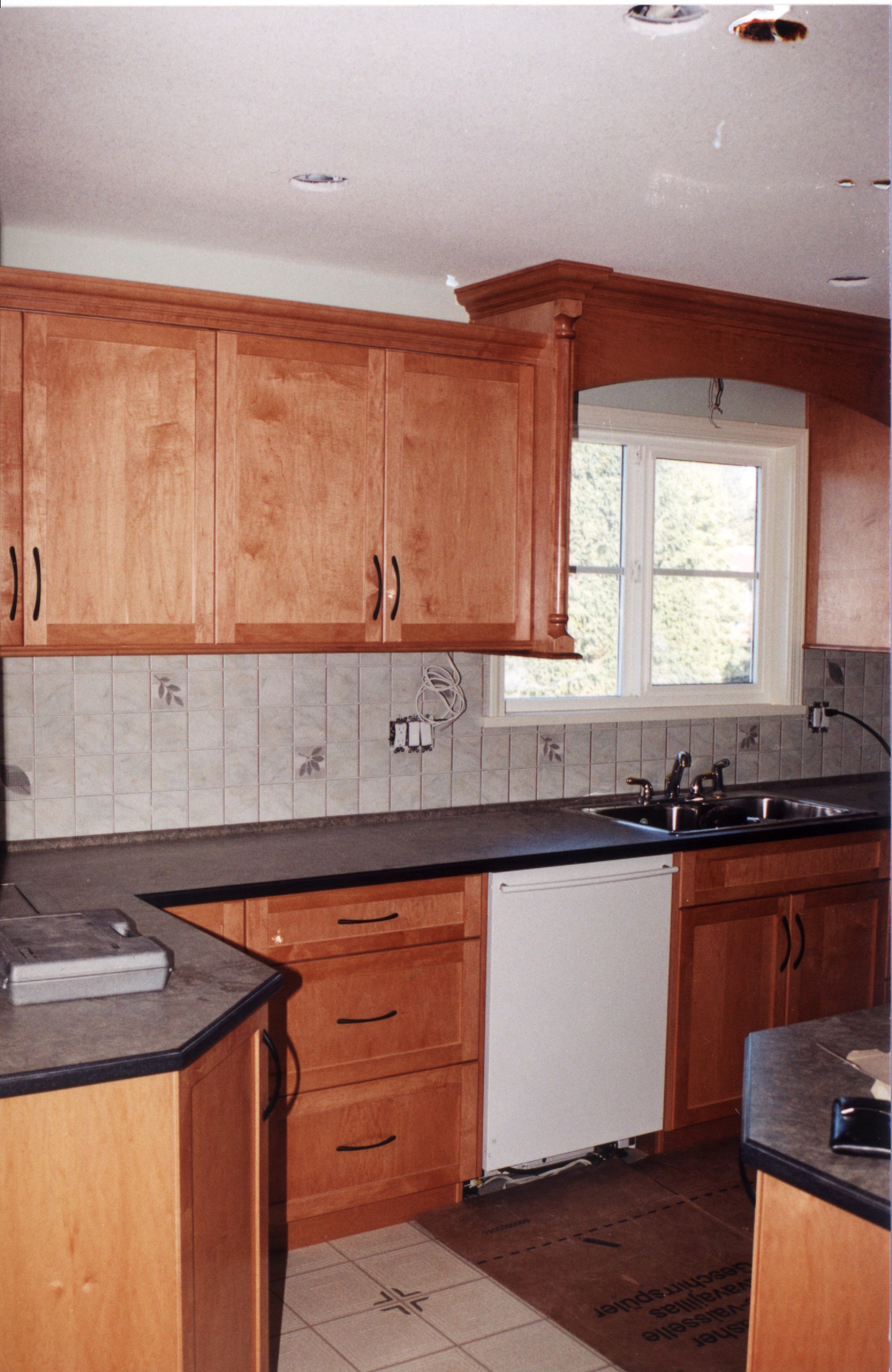 Kitchen-4.jpg, 668858 bytes, 1/27/01