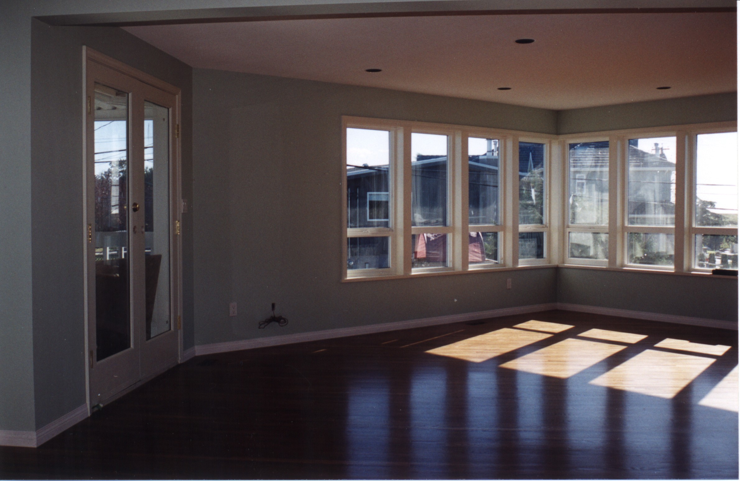 Living-Room-1.jpg, 566983 bytes, 1/27/01