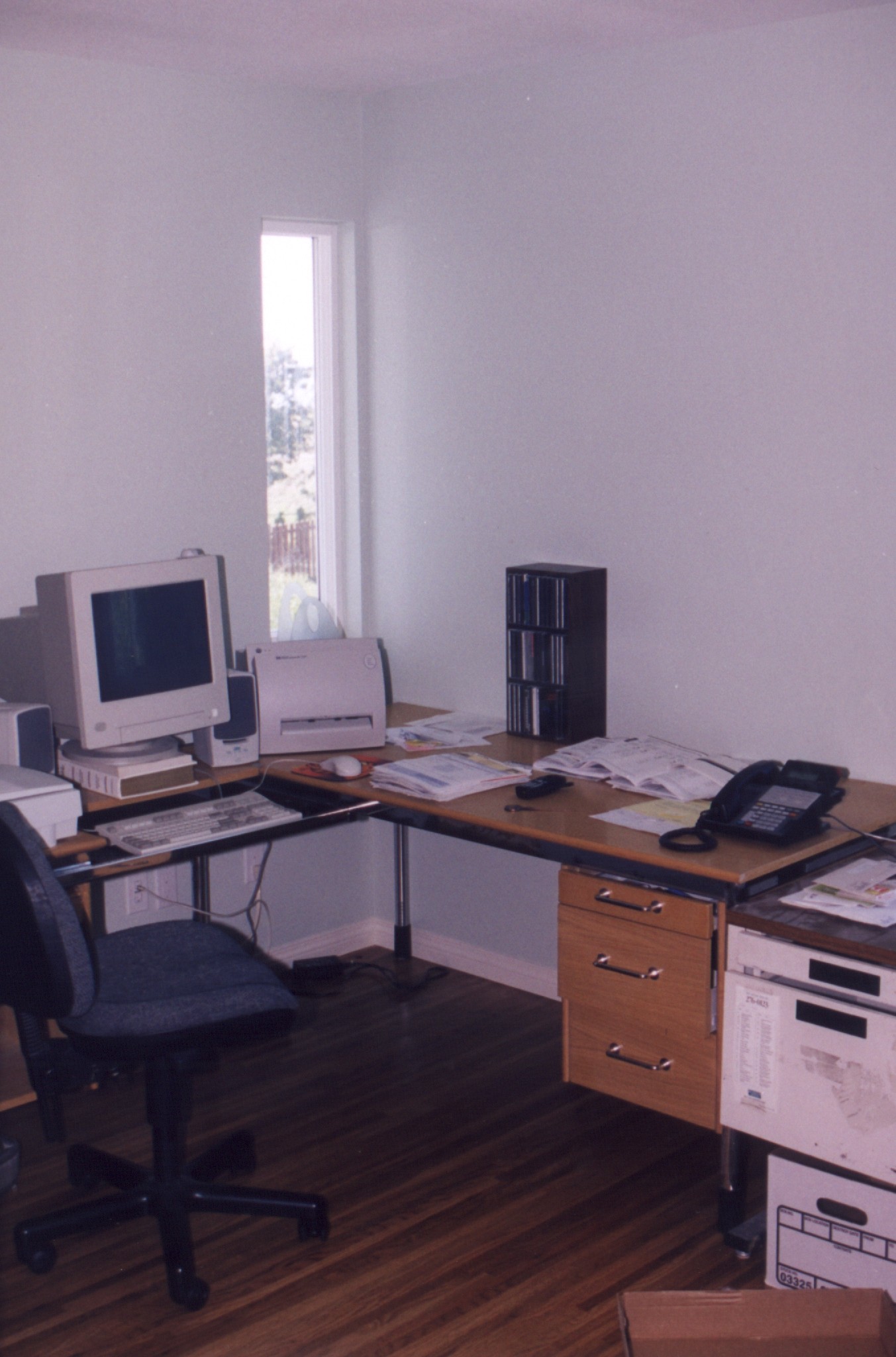 Terrys-Office-2.jpg, 397940 bytes, 1/27/01