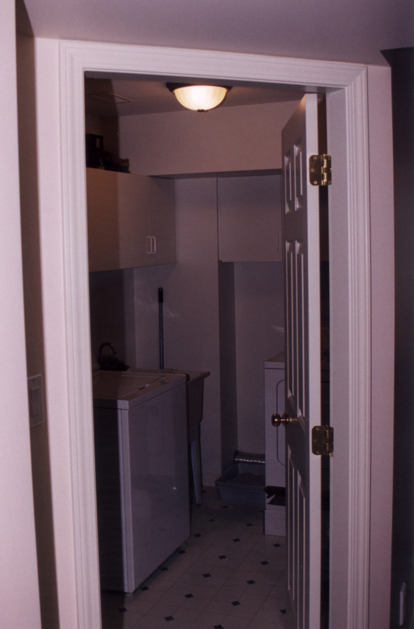 Utility-3.jpg, 427901 bytes, 1/28/01