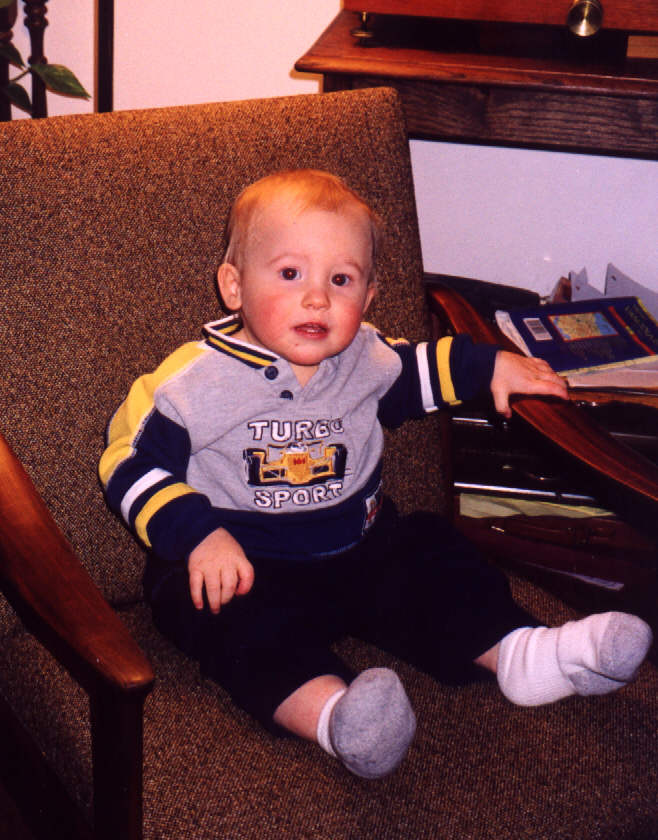 spenser in chair.jpg, 92155 bytes, 3/18/00