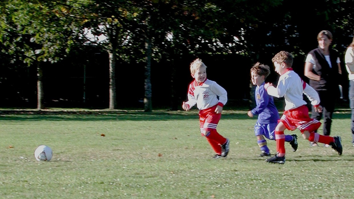 Tristan looking for breakaway.JPG, 221973 bytes, 9/27/00