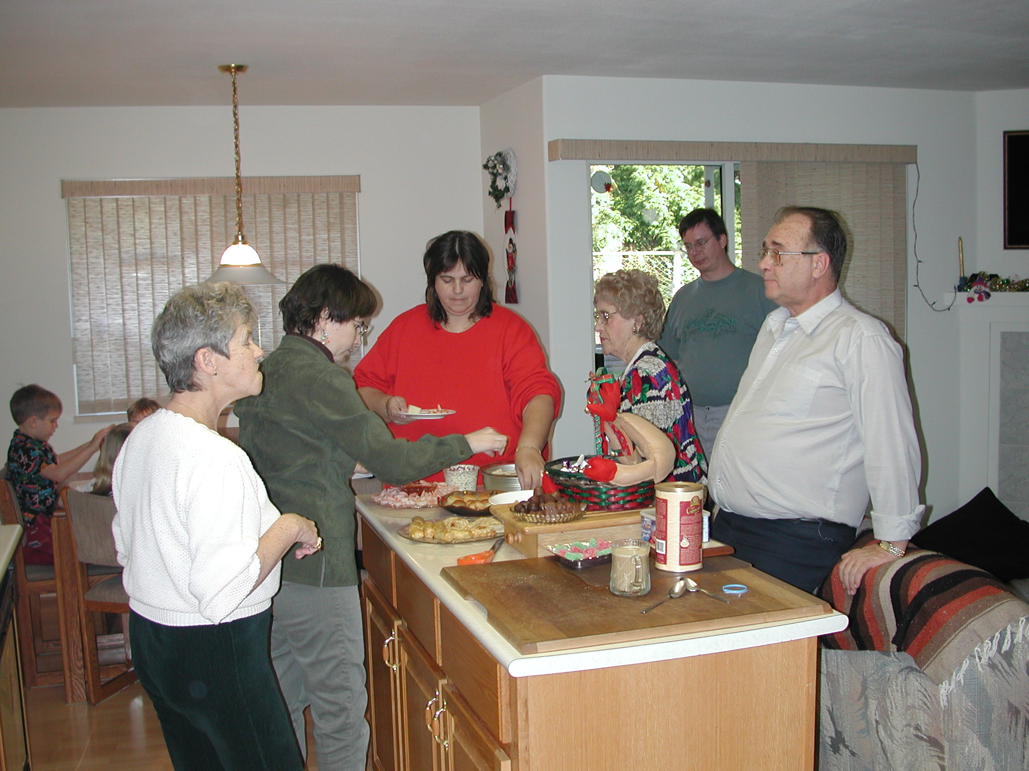 DSCN2660.JPG, 686713 bytes, 12/24/01